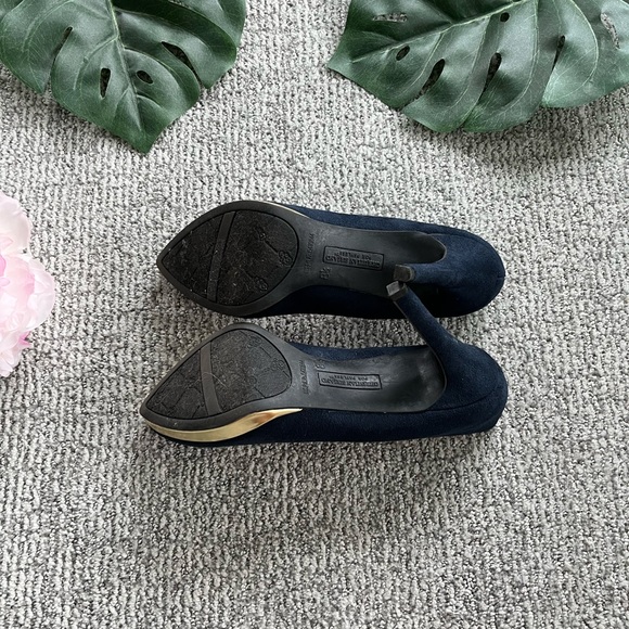 Christian Siriano Navy and Gold Pumps *Size 8 and 1/2* - Picture 6 of 9